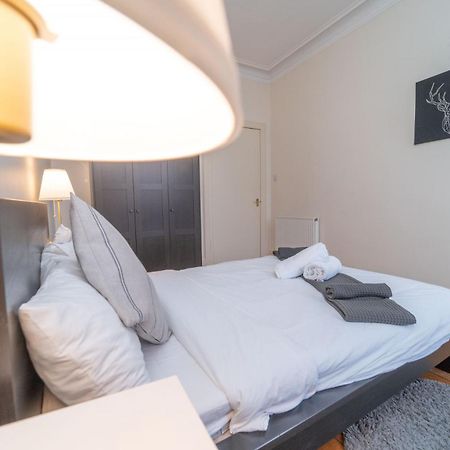 Large City Corner Apartment Единбург Екстериор снимка